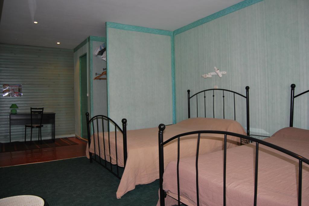 Le Revelois Restaurant Hotel Béziers Habitación foto
